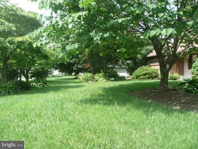 2002 Maplewood Dr, Hagerstown, MD 21740 - photo 4