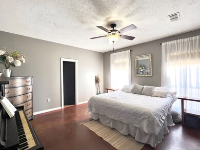 1652 Mcmillan, Osyka, MS 39657 - photo 6