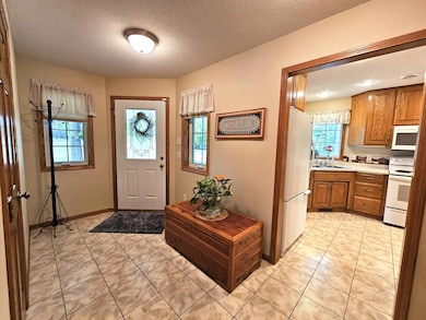 Large entry way with tons of daylight.