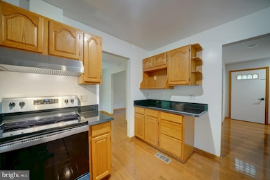 6370 Woodburn Ave, Elkridge, MD 21075 - photo 6