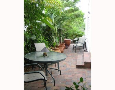 PRIVATE SIDE YARD