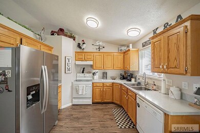 4216 Edgewood Cir, Ammon, ID 83406 - photo 7