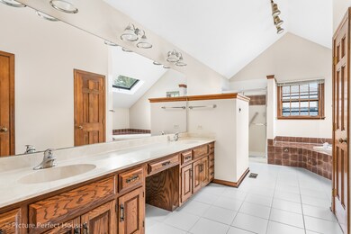 876 Buttonwood Cir, Naperville, IL 60540 - photo 5