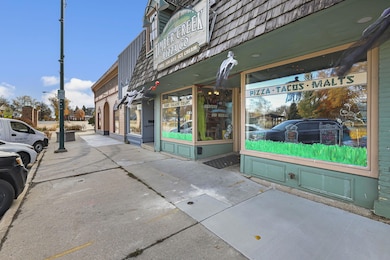 3-web-or-mls-134-e-lake-st