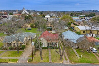 313 W Austin St, Fredericksburg, TX 78624 - photo 2
