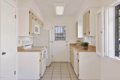 007-6409 S Kenneth Pl001