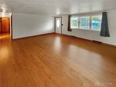 1215 Parkway Dr, Greenville, OH 45331 - photo 3