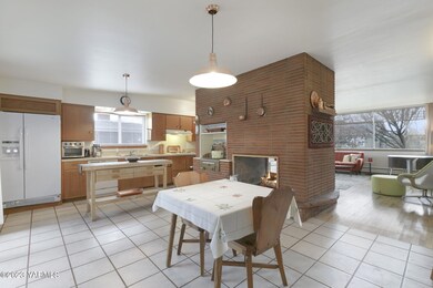 Kitchen/Dining area