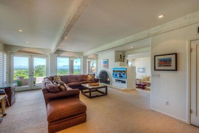 006_Family Room