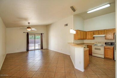 7972 E Jennifer Anne Dr, Tucson, AZ 85730 - photo 3