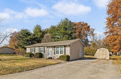 425 Meadow Dr, Troy, IL 62294 - photo 3