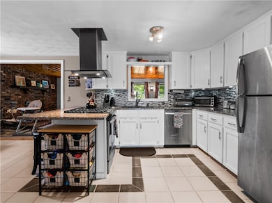 211 Getchell Ave, Woonsocket, RI 02895 - photo 6