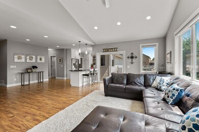 You can't get much more open bright and inviting that this!