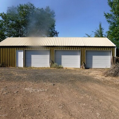 3 Bay Shop