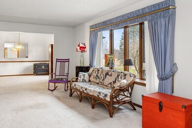 04_3888LinkeRd_165_LivingRoom_LowRes