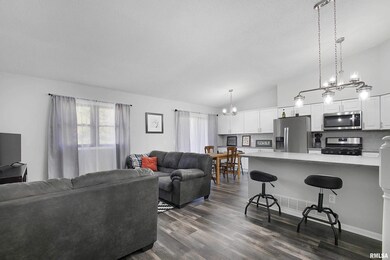 4023 Lillie Ave unit 404, Davenport, IA 52806 - photo 4