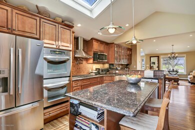 70 Riverside Ln Riverside CT-large-009-2