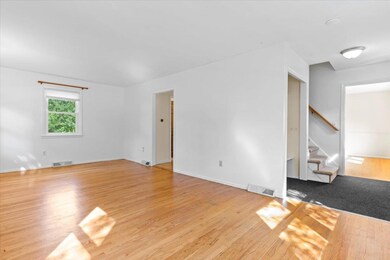 46 Sandy Ln, Burlington, VT 05408 - photo 5