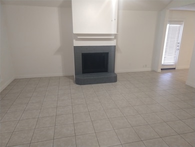 6401 Brookglen Dr, Arlington, TX 76018 - photo 2