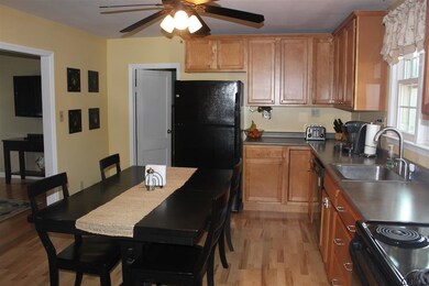 9 Connecticut Ave, Rensselaer, NY 12144 - photo 2