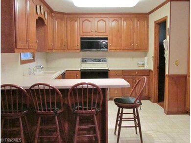 923 Central Falls Rd, Asheboro, NC 27203 - photo 5