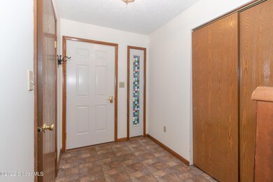 704 Cambridge Manor Dr, Schenectady, NY 12302 - photo 4