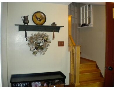 Entry/Foyer.