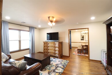 2608 Chapel Hill Rd, Bartlesville, OK 74006 - photo 2