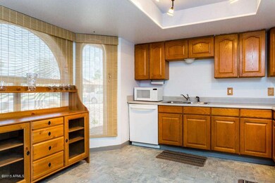 09 Kitchen.jpg