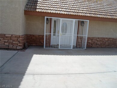 3745 E Viking Rd, Las Vegas, NV 89121 - photo 2