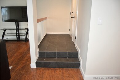 Tiled entry area with laminate flooring in the mai