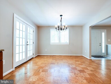 6905 Smyth St, Springfield, VA 22152 - photo 7