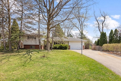 1343 Sleepy Hollow Rd, Glenview, IL 60025 - photo 2