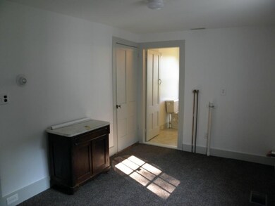 Mudroom / back entry has laundry hook-up