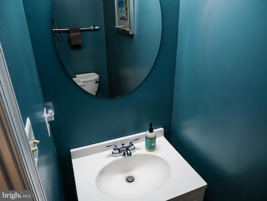 2077 Whisperwood Glen Ln, Reston, VA 20191 - photo 5