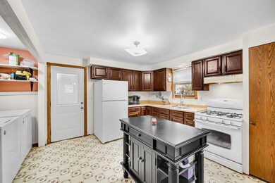 8172 E Emery Rd, New Carlisle, IN 46552 - photo 4