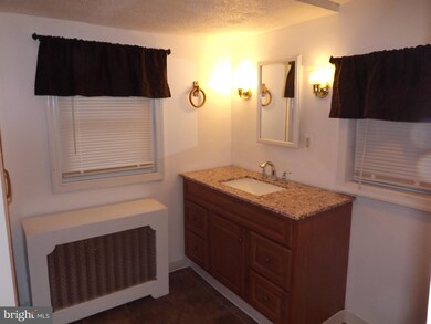 1629 Ward St, Marcus Hook, PA 19061 - photo 3