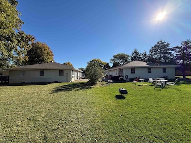 2019 Parkside Dr, Oshkosh, WI 54901 - photo 7