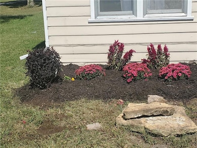 202 Linn St, Lacygne, KS 66040 - photo 2