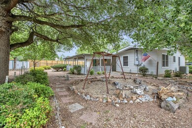 702 N Edison St, Fredericksburg, TX 78624 - photo 5