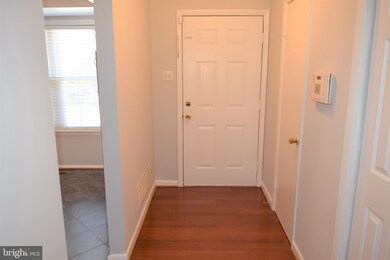 8204 Londonderry Ct, Laurel, MD 20707 - photo 5