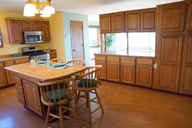 Tons of Cabinets!