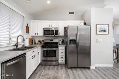 827 W Leah Ln (9 of 32)