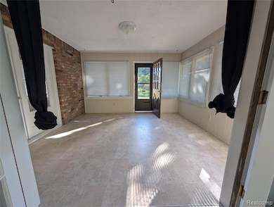 41215 Bruce Ave, Plymouth, MI 48170 - photo 2