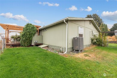 2494 5th St NE, East Wenatchee, WA 98802 - photo 4