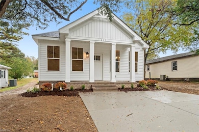 611 Quail St, Smithfield, VA 23430 - photo 2