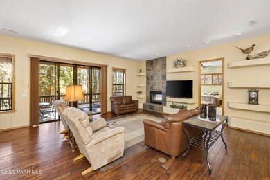004_Living room