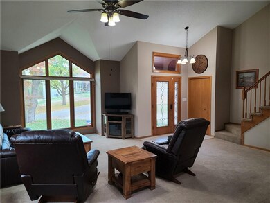 228 W 14th St S, Newton, IA 50208 - photo 7