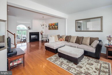 2426 Battery Hill Cir, Woodbridge, VA 22191 - photo 3