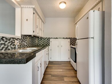 2606 Carnarvon Ln unit A, Austin, TX 78704 - photo 4